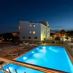 In With Balcony, Air Condition, Wifi, Washing Machine Apartman