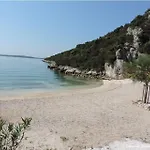 In With Balcony, Air Condition, Wifi, Washing Machine Vinišće