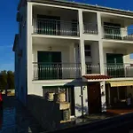 In With Balcony, Air Condition, Wifi, Washing Machine Apartman Vinišće