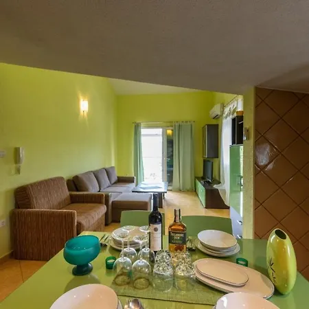 In With Balcony, Air Condition, Wifi, Washing Machine Apartamento *