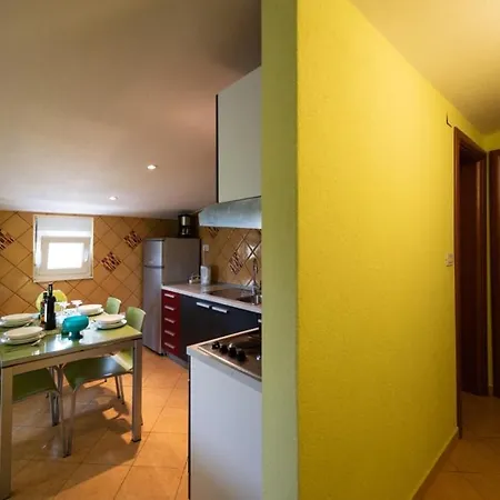 In With Balcony, Air Condition, Wifi, Washing Machine * Vinišće