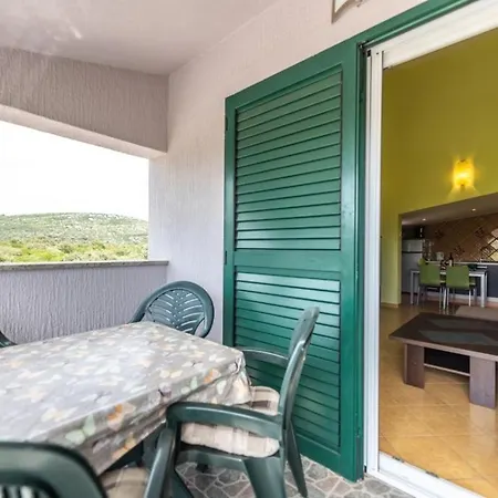 In With Balcony, Air Condition, Wifi, Washing Machine Apartamento Vinišće