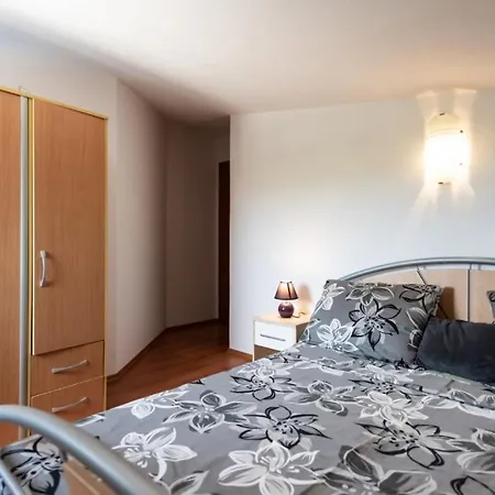 In With Balcony, Air Condition, Wifi, Washing Machine * Vinišće