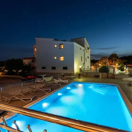 In With Balcony, Air Condition, Wifi, Washing Machine Apartment