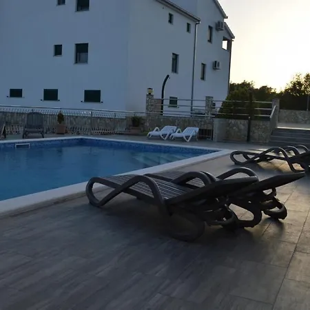 In With Balcony, Air Condition, Wifi, Washing Machine Vinisce