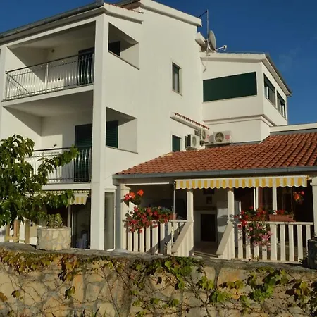 In With Balcony, Air Condition, Wifi, Washing Machine Vinišće
