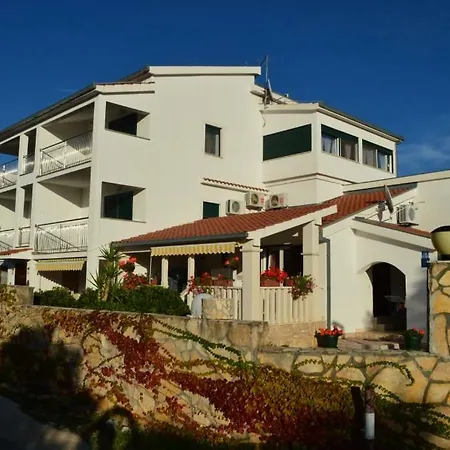 In With Balcony, Air Condition, Wifi, Washing Machine Apartamento Vinišće