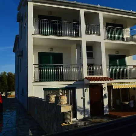In With Balcony, Air Condition, Wifi, Washing Machine Apartamento Vinišće